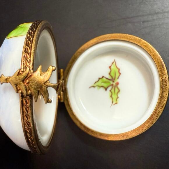 Limoges Snowy Santa teddy Bear Trinket Box Christmas Tree Clasp Mistletoe signed - Picture 5 of 6